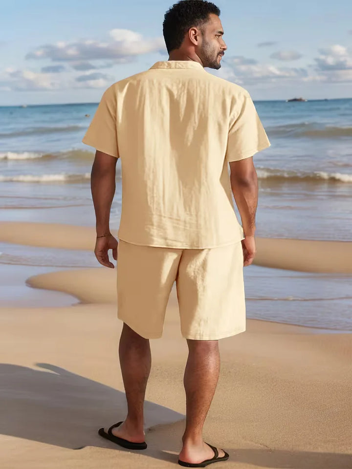 Comfortabele heren shortset voor de zomer; perfect als strandkleding of relaxte vakantiekleding.
