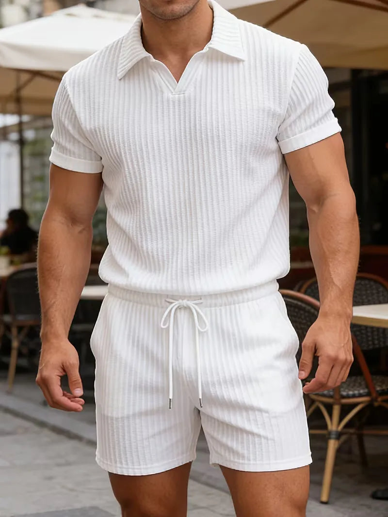Tweedelige heren zomer set: casual polo en shorts, perfect voor strand, vakantie of ontspannen vrije tijd.