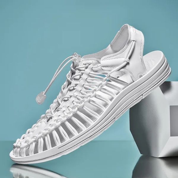 Flexibele heren sandalen met comfortabele pasvorm, perfect voor zomerse wandelingen of een casual dagje uit.