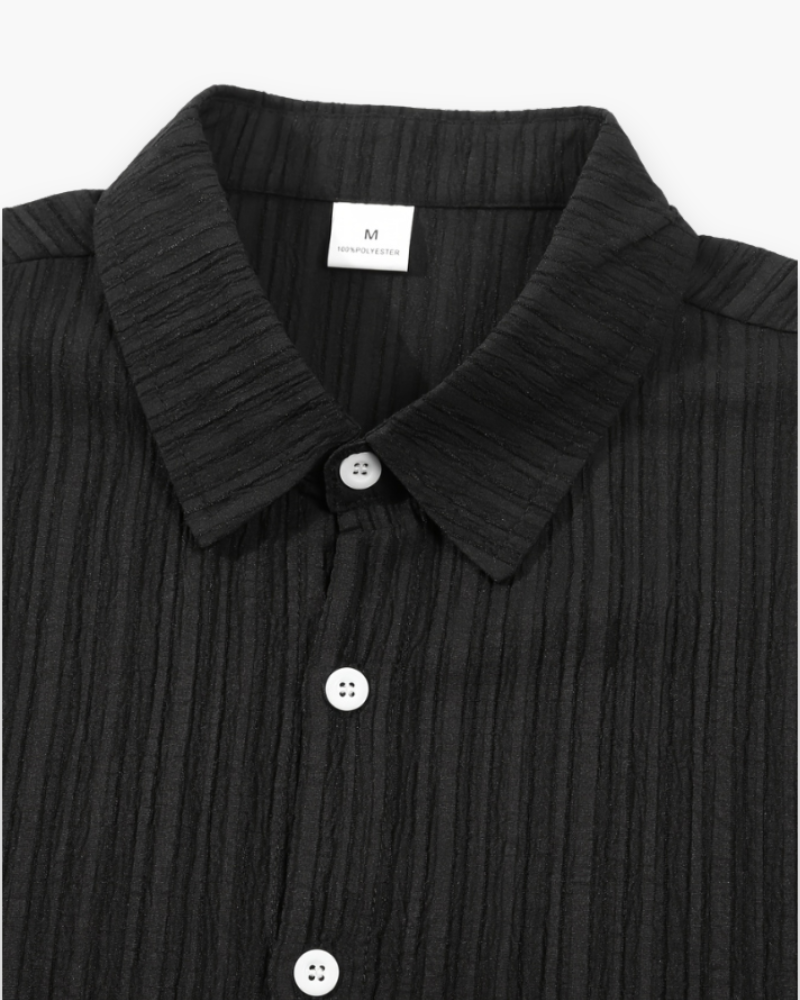 Trendy heren zomer set: veelzijdig shirt en korte broek. Ideaal voor casual zomerkleding en strand.