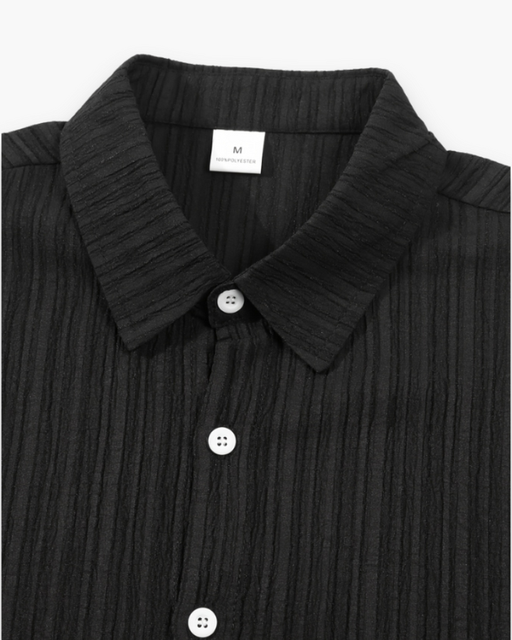 Trendy heren zomer set: veelzijdig shirt en korte broek. Ideaal voor casual zomerkleding en strand.