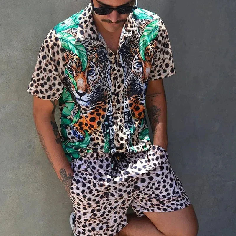 Ademende heren zomer kledingset met print. Tweedelige outfit, perfect voor een casual zomerlook.
