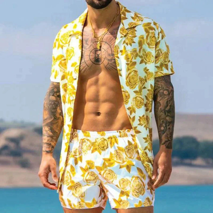 Trendy heren zomeroutfit met vrolijke print. Tweedelige set voor een relaxte, modieuze zomerdag.