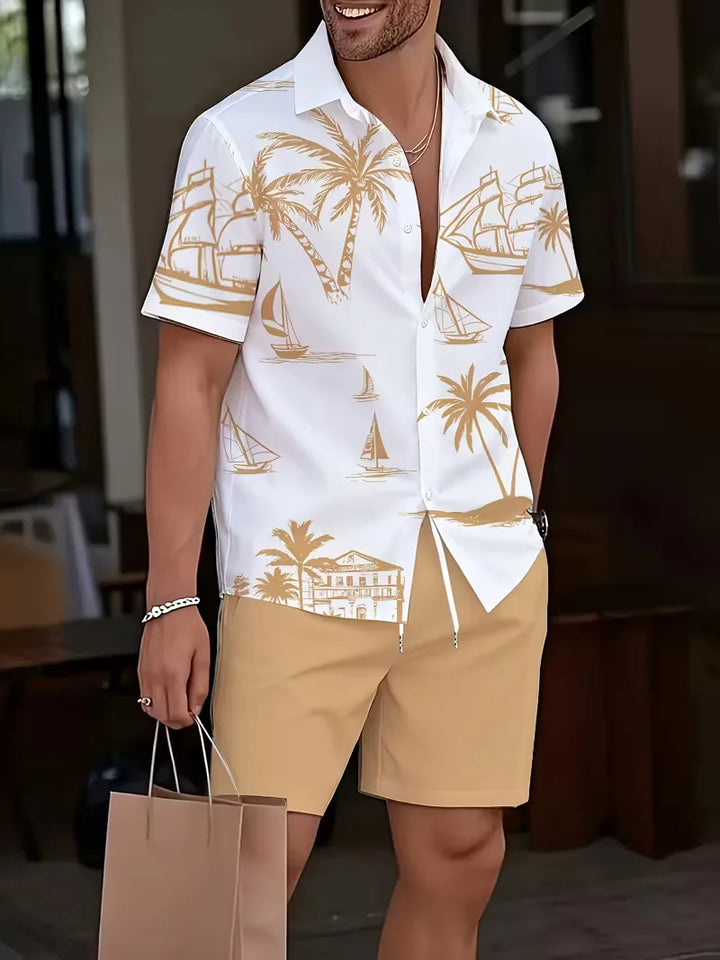 Comfortabele heren zomerkleding met tropische print. Set van shorts & korte mouwen shirt voor strand en vakantie.