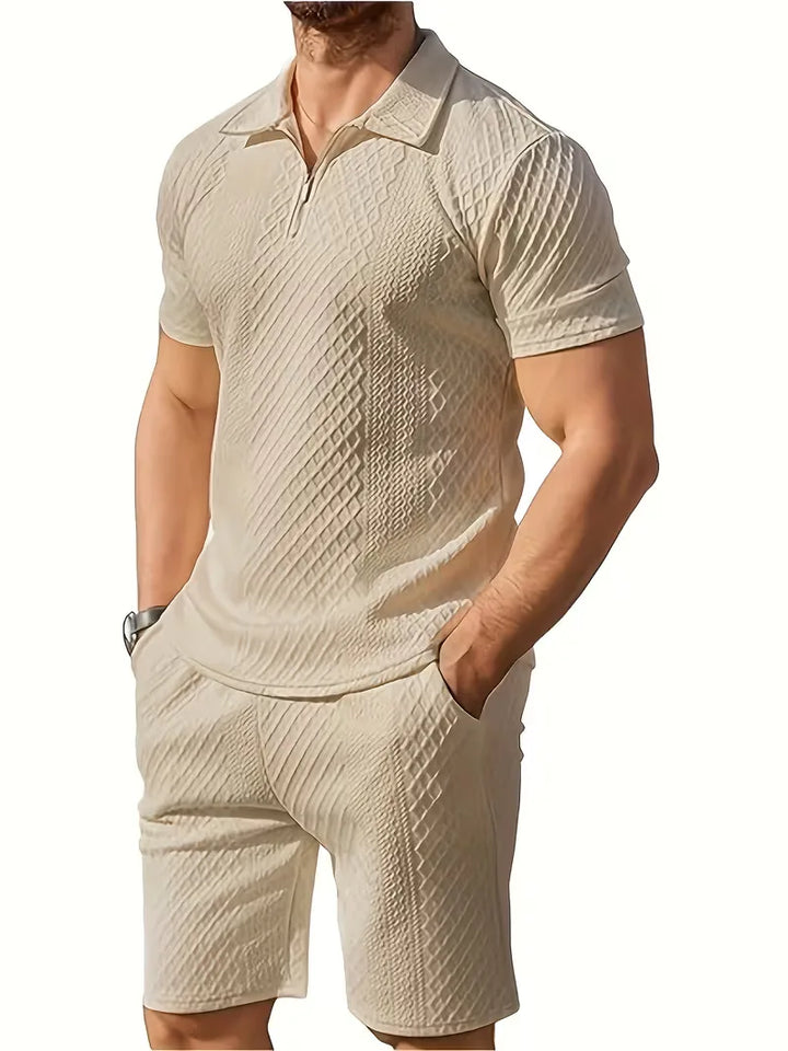 Ademende heren kledingset: jacquard polo met diamant patroon en luchtige zomer shorts.