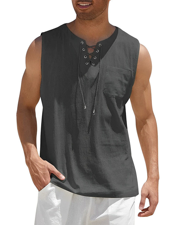 Close-up van de ademende stof van een heren tanktop. Comfortabel en lichtgewicht voor warme zomerdagen.