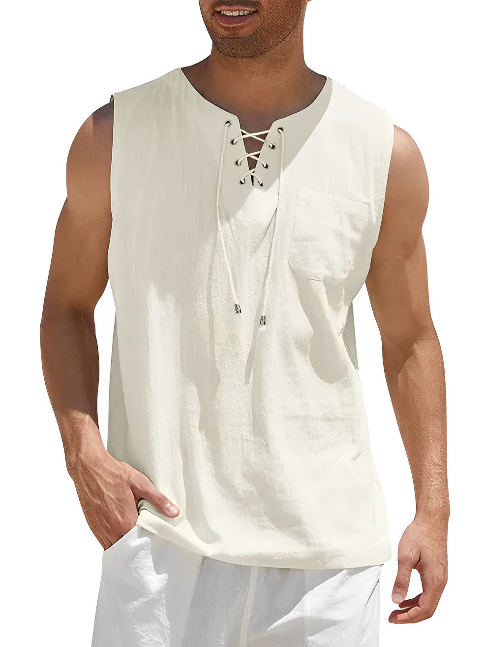 Heren tanktop, opgevouwen en klaar voor de zomer. Luchtig, comfortabel en ideaal voor vakantie.