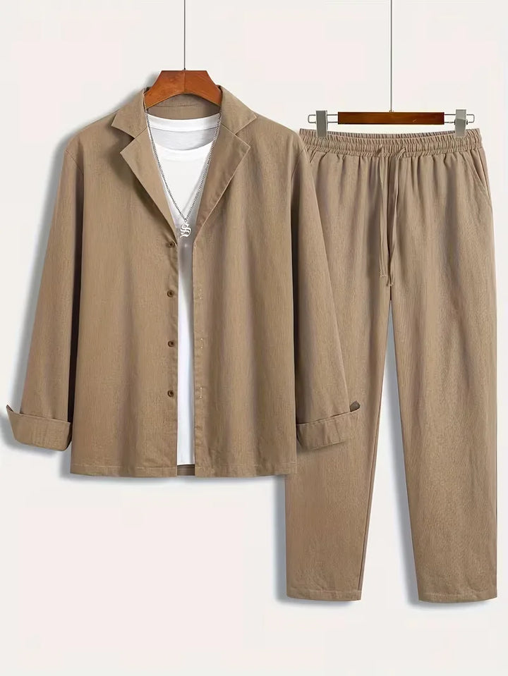 Stijlvolle heren zomerkledingset: casual V-hals shirt met lange mouwen en bijpassende comfortabele broek.