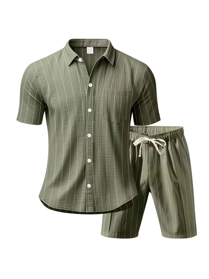 Essentiële heren zomer set: korte mouwen shirt en shorts. Perfect voor vakantie, strand en dagelijks gebruik.