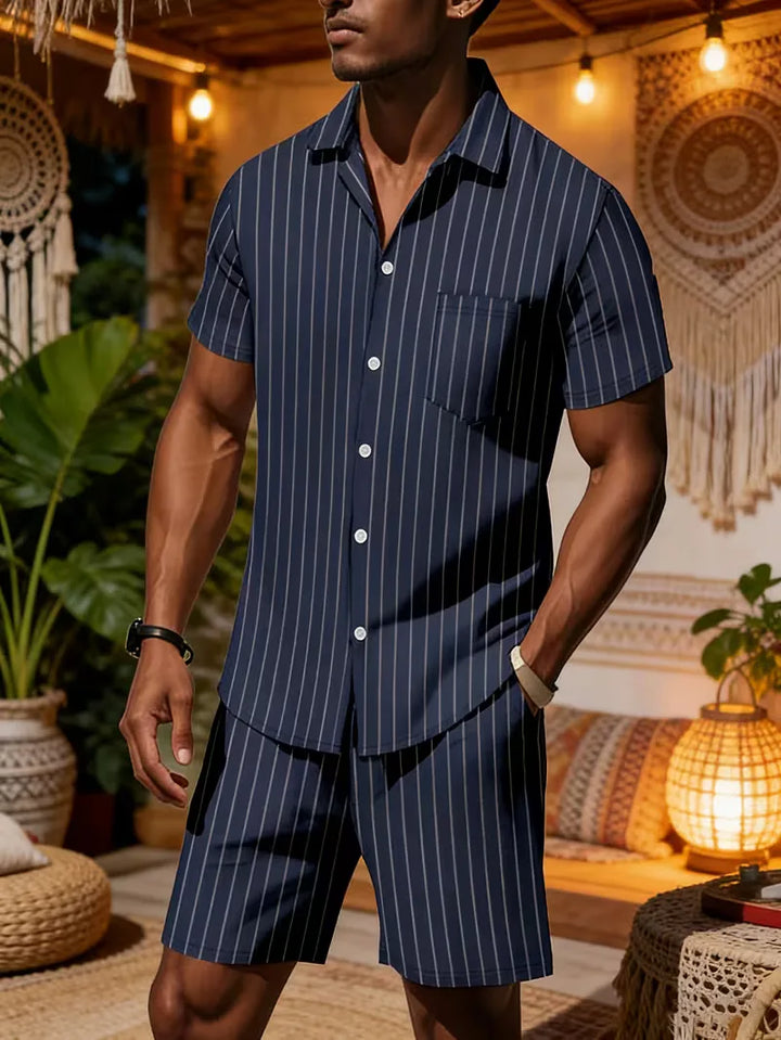 Casual heren tweedelige set voor de zomer, met luchtig shirt en bijpassende shorts. Perfect voor warme dagen.