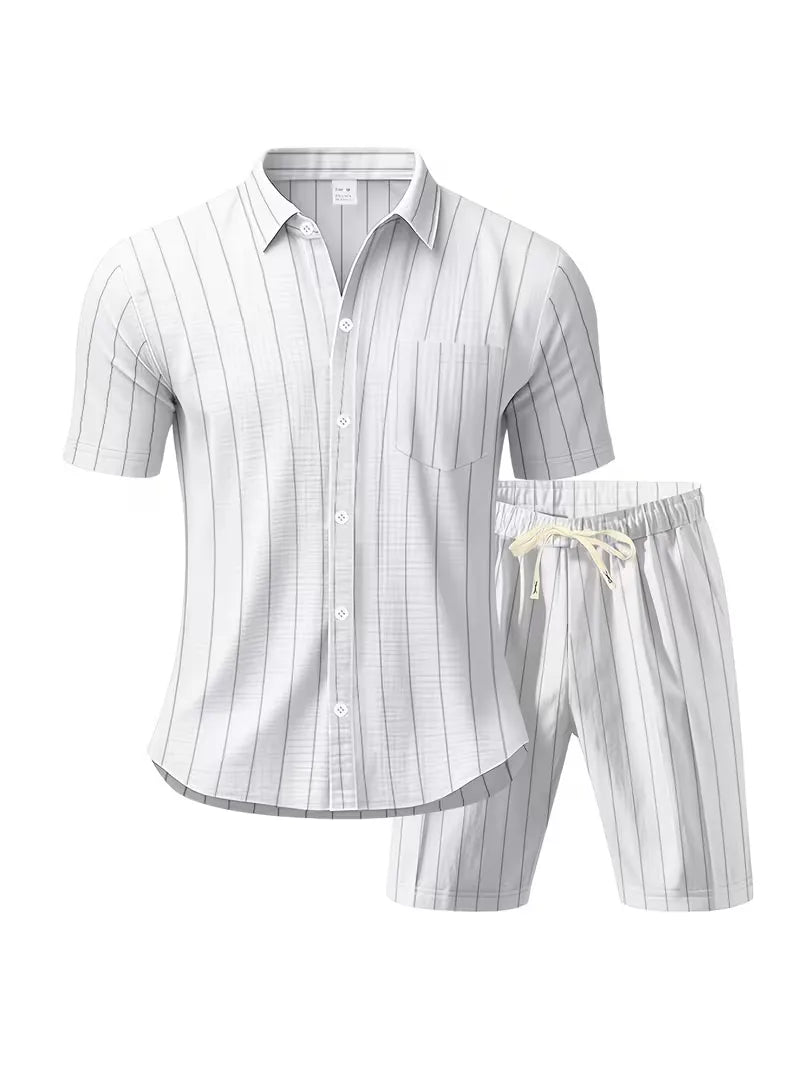 Ultieme heren zomer comfort: tweedelige set met zacht V-hals shirt en elastische shorts.