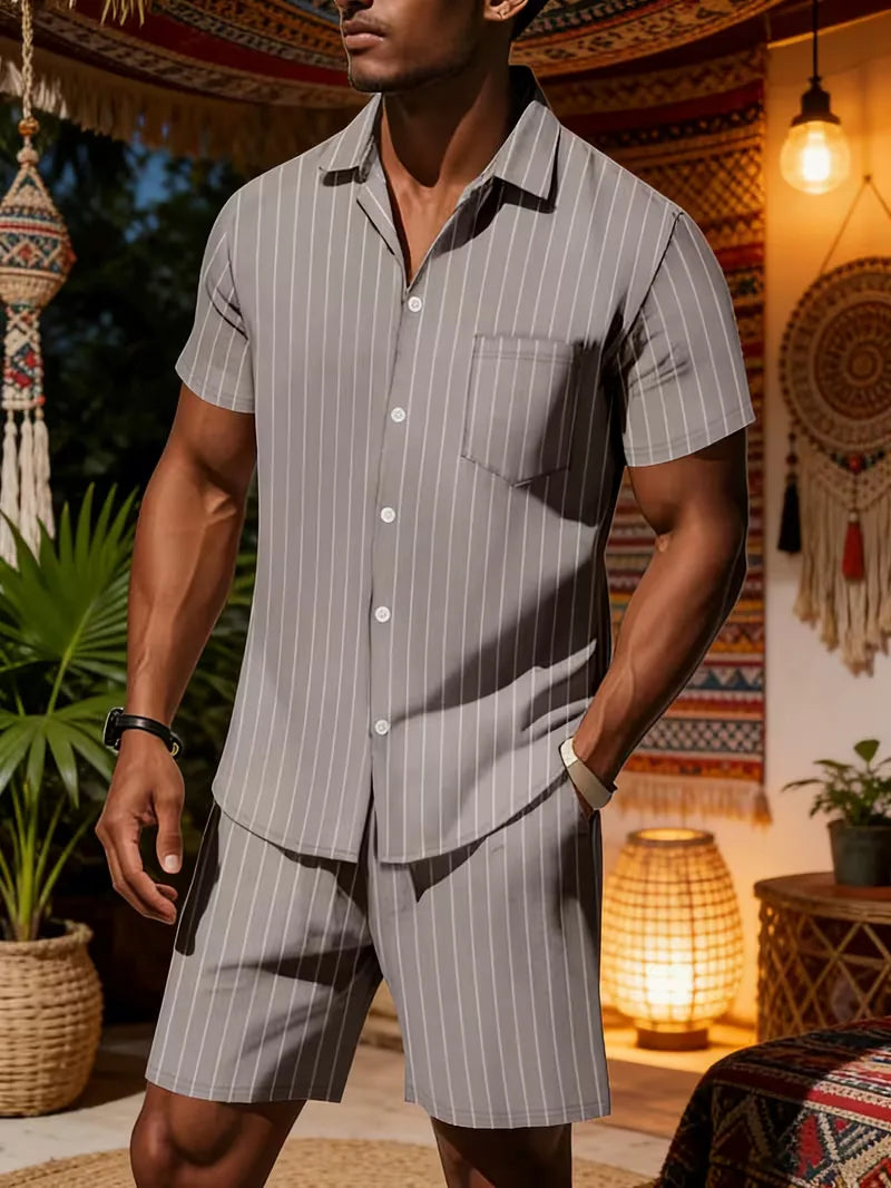 Dynamische heren zomer set: ademend shirt en korte broek met optimale bewegingsvrijheid.