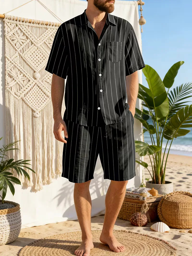Zomerse heren comfort set: V-hals shirt met korte mouwen en zachte shorts. Voor ontspanning en stijl.
