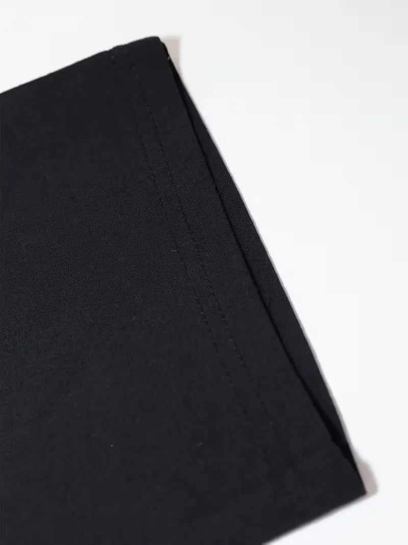 Comfortabel heren zomerpak met unieke mandarijnkraag. Tweedelig, ideaal voor ontspanning.