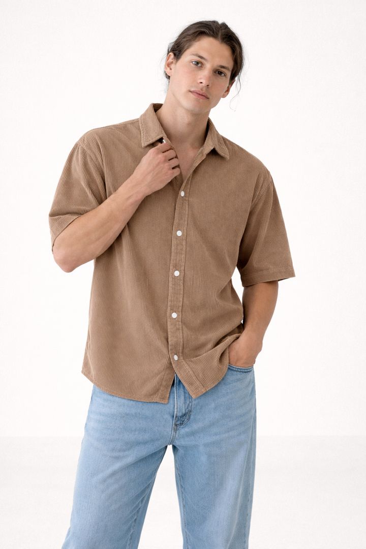 Essentieel zomers heren shirt met korte mouw, ademend comfort voor vakantie en casual gelegenheden.