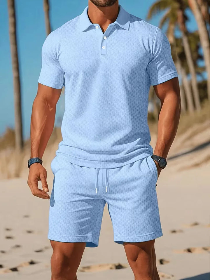 Heren zomerset: comfortabele poloshirt en shorts. Ideaal voor vakantie en vrije tijd.