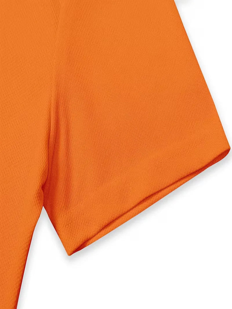 Stijlvolle heren vakantieset: poloshirt en shorts, klaar voor avontuur en ontspanning.