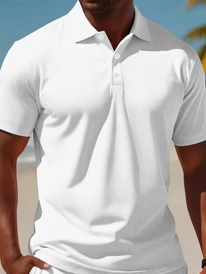 Mannen zomerset: casual polo en shorts. Perfect voor strand, zwembad of stad.