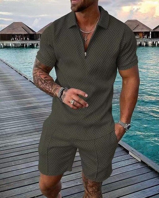 Marineblauwe herenmode zomerset: complete polo & short voor een frisse, comfortabele en veelzijdige zomerstijl.