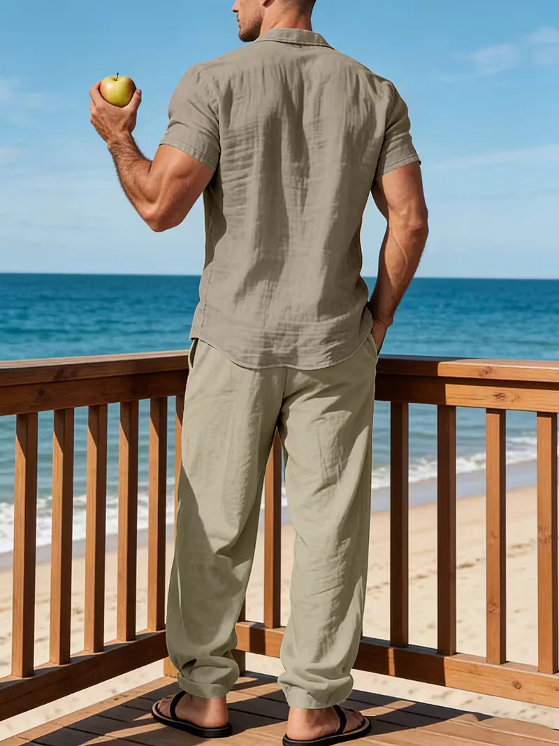 Stijlvolle casual heren kledingset met V-hals en straight leg broek, perfect voor de zomer.