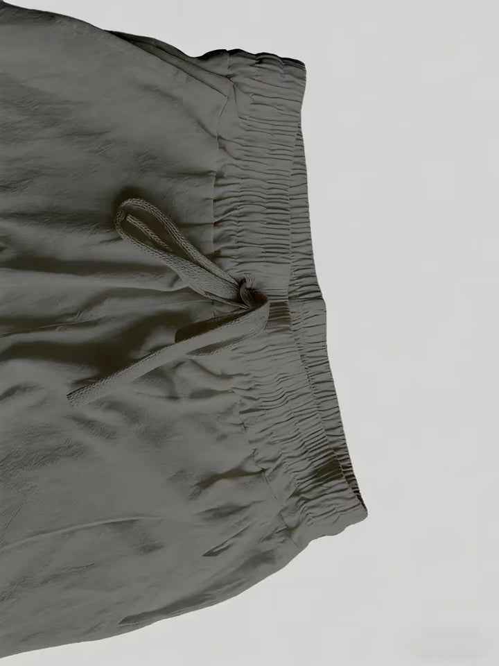 Tweedelige casual heren kledingset met V-hals, ontworpen voor ultiem zomercomfort.