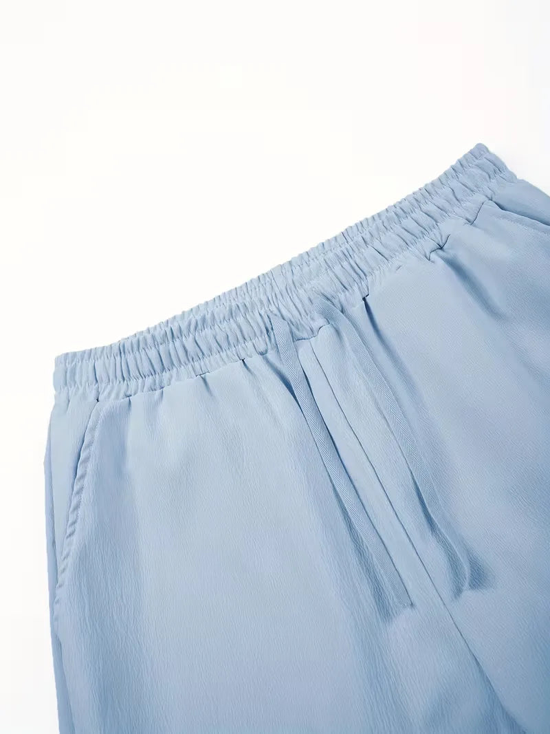 Zwarte heren zomershorts met elastische tailleband en trekkoord, voor comfortabele look.