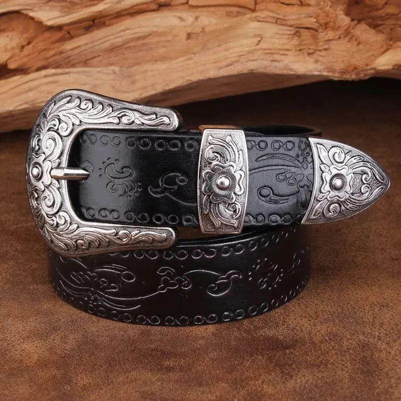 Modieuze herenriem met een unieke gegraveerde gesp, perfect voor de moderne man die cowboystijl waardeert.
