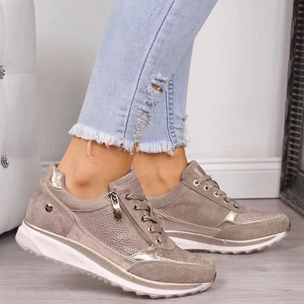 Moderne dames wandelschoenen met orthopedische ondersteuning in wit, combineren stijl met ultiem voetcomfort.