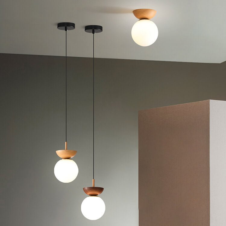 "Hikari plafondlamp met Japans design, natuurlijke houten afwerking en warme LED-verlichting, rond en minimalistisch."