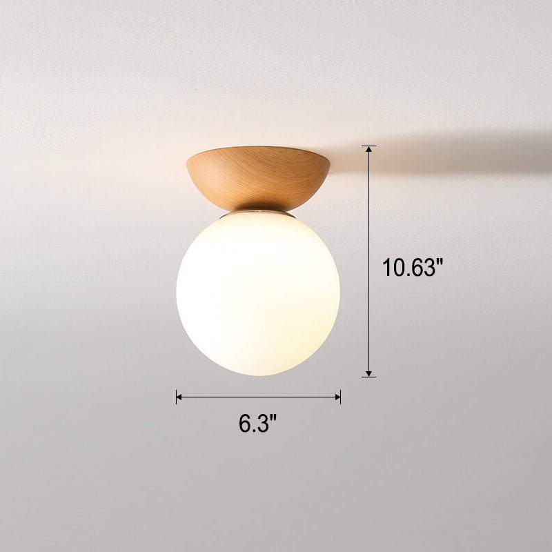 "Hikari plafondlamp met Japans design, natuurlijke houten afwerking en warme LED-verlichting, rond en minimalistisch."