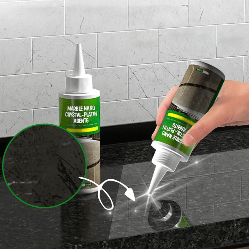 Glanzende granieten vloer na toepassing van hoogglans steencoating. Ideaal voor keuken en badkamer.