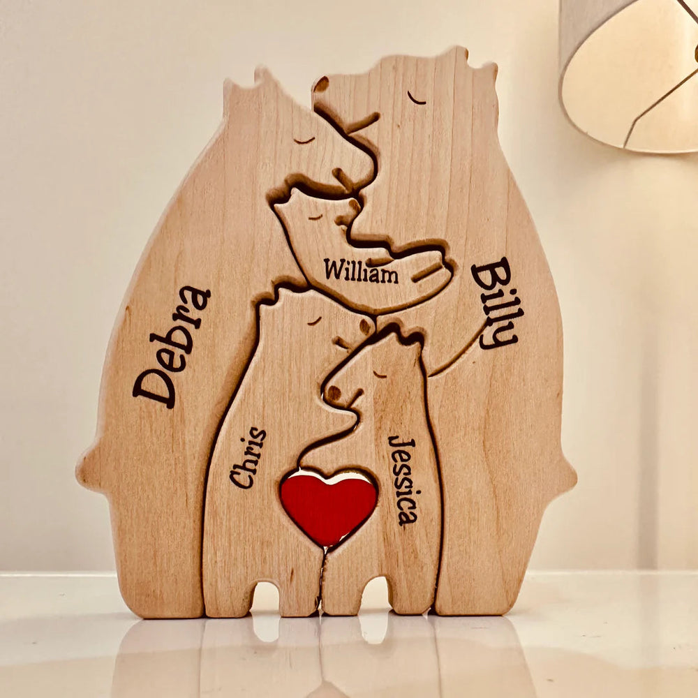 "Houten berenfamilie decor, gepersonaliseerd voor elk gezin, warme houten figuren, ideaal voor interieurdecoratie."