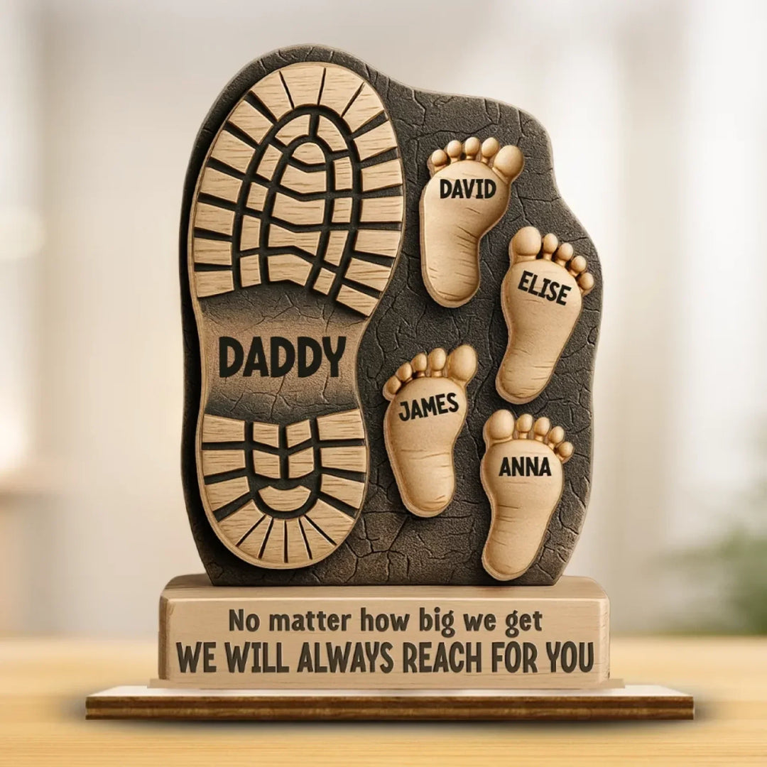 Handgemaakte houten plaquette met gravure van voetstappen, ideaal als gepersonaliseerd cadeau voor Opa.