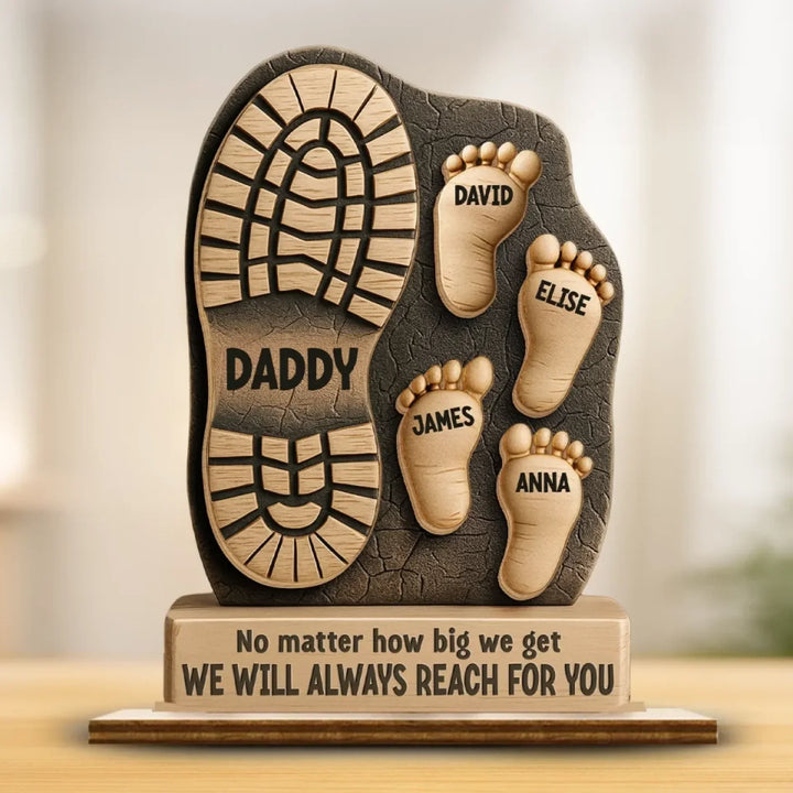 Handgemaakte houten plaquette met gravure van voetstappen, ideaal als gepersonaliseerd cadeau voor Opa.