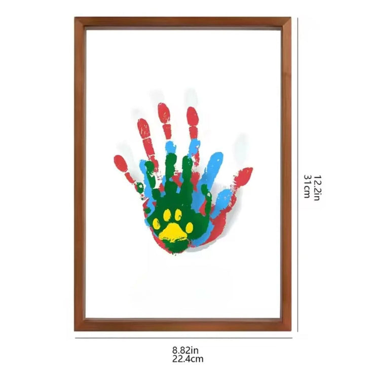 Set om baby handafdruk en voetafdruk te maken op een houten herinneringslijst voor de kinderkamer.
