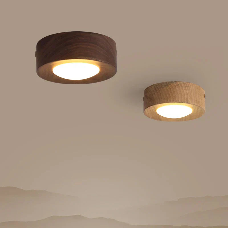 Houten plafondlamp met heldere LED spots; perfecte binnenverlichting voor woonkamer & slaapkamer.
