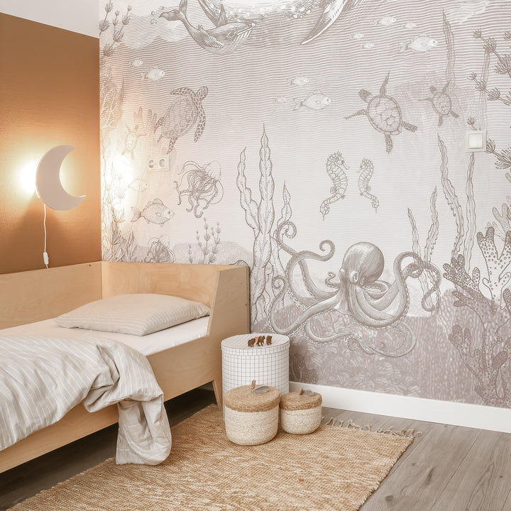 "Houten wandlamp kinderkamer, maanvormig, beige kleur, sfeervolle verlichting en decoratief ontwerp voor babykamers."