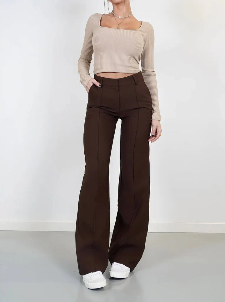 Dameskleding: comfortabele Hoymans pantalon, slim fit bovenaan, met wijde pijpen, perfect voor elke outfit.