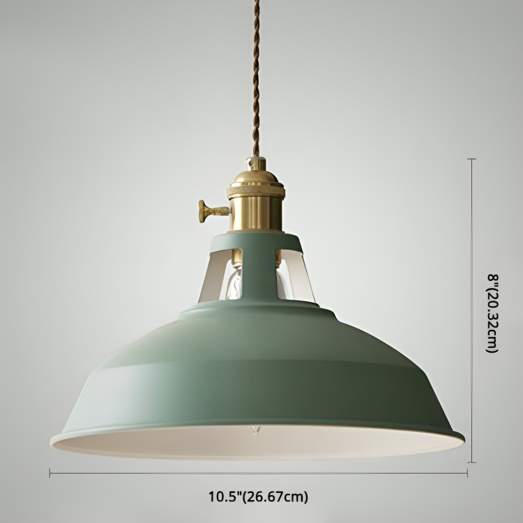 "Industriële retro hanglamp met metalen kap; variabel in kleur, ideaal voor restaurant- en huisinterieurs."
