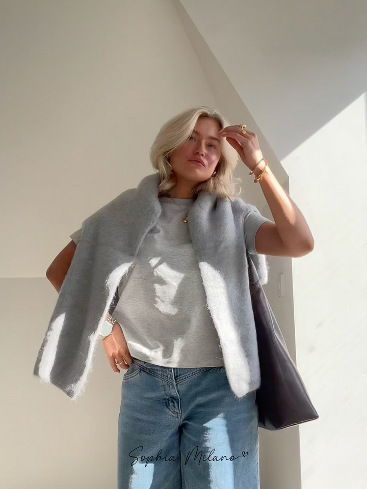 Ishara trui van voren, zachte crème kleur met ronde hals en aansluitende pasvorm, ideaal voor casual en formele gelegenheden.