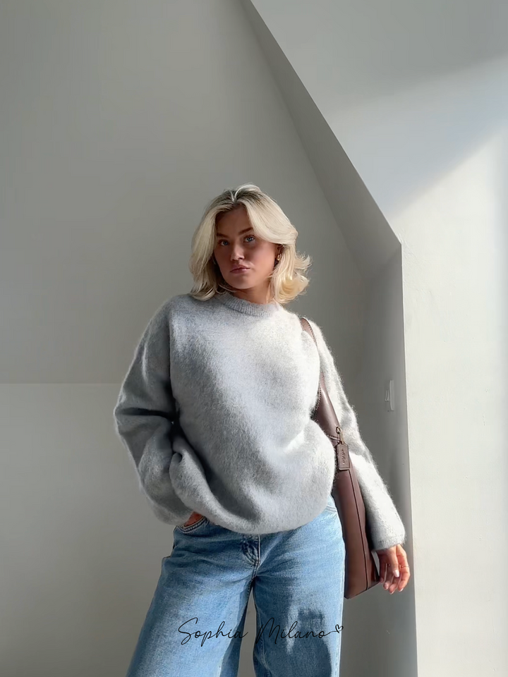 Ishara trui van voren, zachte crème kleur met ronde hals en aansluitende pasvorm, ideaal voor casual en formele gelegenheden.