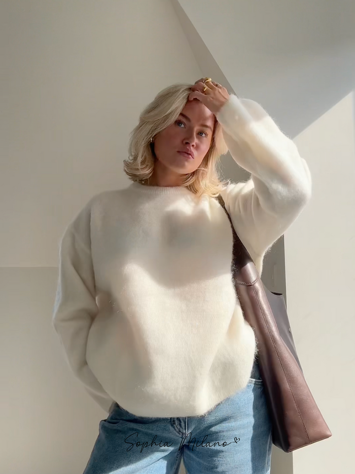 Ishara trui van voren, zachte crème kleur met ronde hals en aansluitende pasvorm, ideaal voor casual en formele gelegenheden.