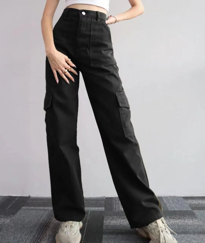"Jeans met hoge taille, cargo stijl, ruime zakken, comfortabele en duurzame stof, trendy voor modebewuste vrouwen."