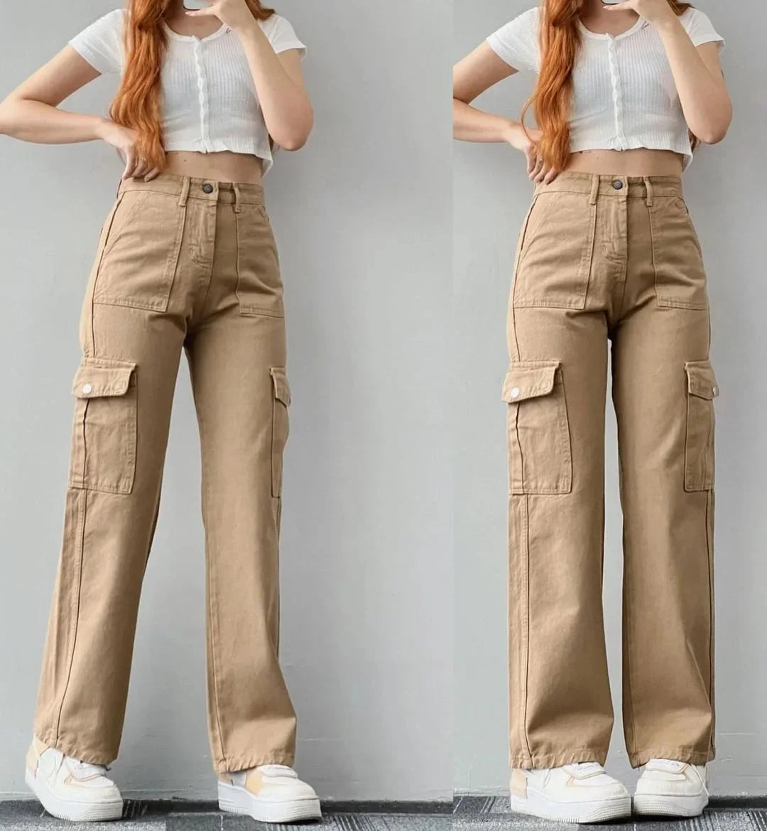 "Jeans met hoge taille, cargo stijl, ruime zakken, comfortabele en duurzame stof, trendy voor modebewuste vrouwen."