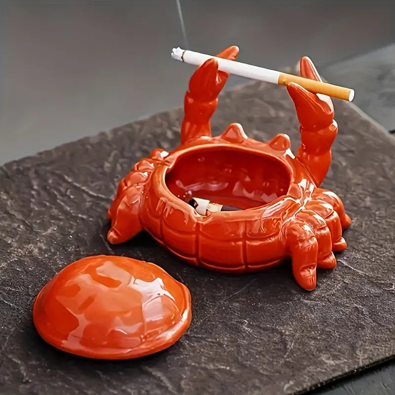 "Keramische krab asbak, uniek en decoratief ontwerp. Gedetailleerd, creatief accessoire voor huis of kantoor."