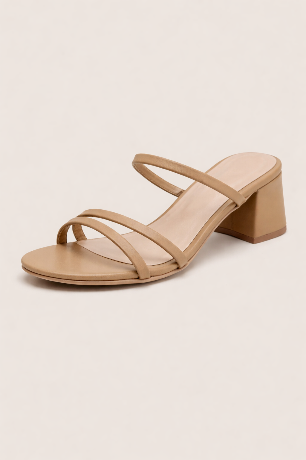 Witte dames sandalen met stevige brede hak & stijlvolle gekruiste bandjes. Erg comfortabel en elegant voor de zomer.