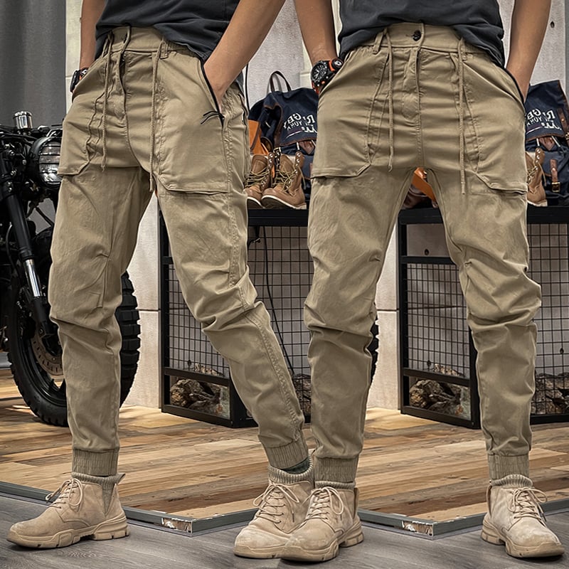 Khaki heren cargobroek met rechte pijpen en meerdere zakken; ideaal voor casual vrijetijd en buitenactiviteiten.