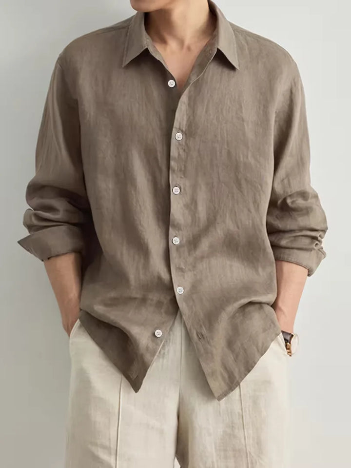 Khaki heren casual shirt met lange mouwen en stijlvolle V-hals, ideaal voor lente en herfst.