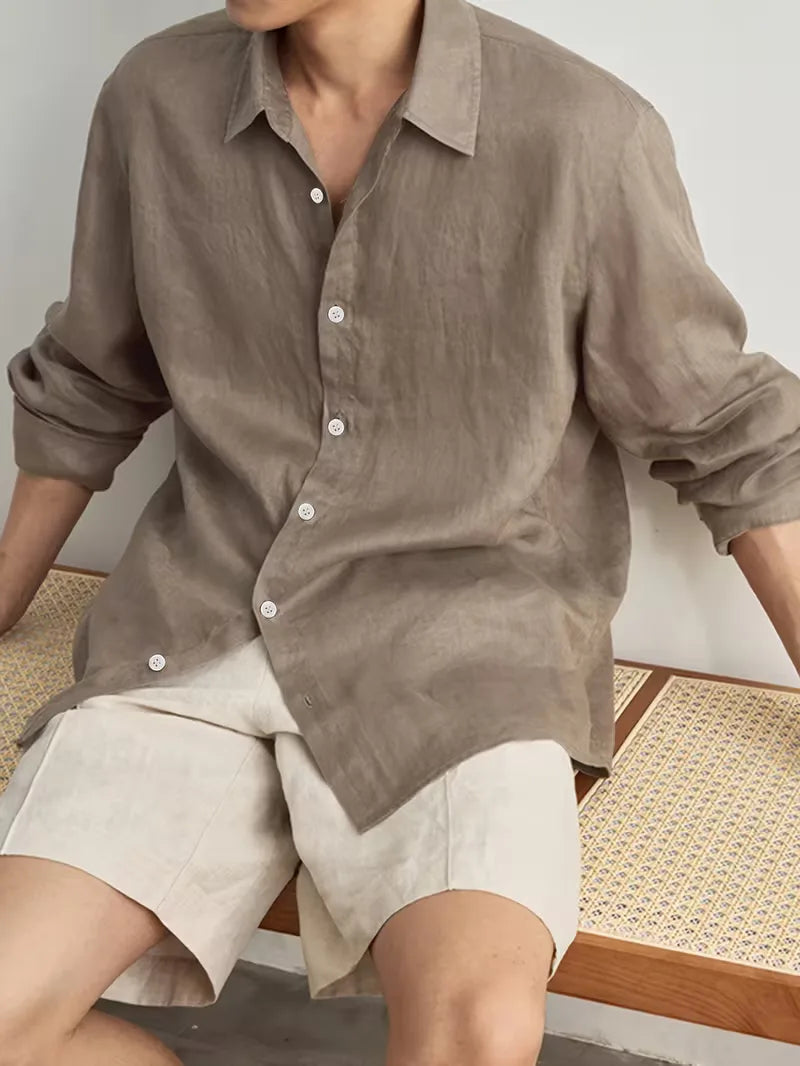 Comfortabel khaki herenshirt met V-hals, lange mouwen, perfect voor een smart casual look.