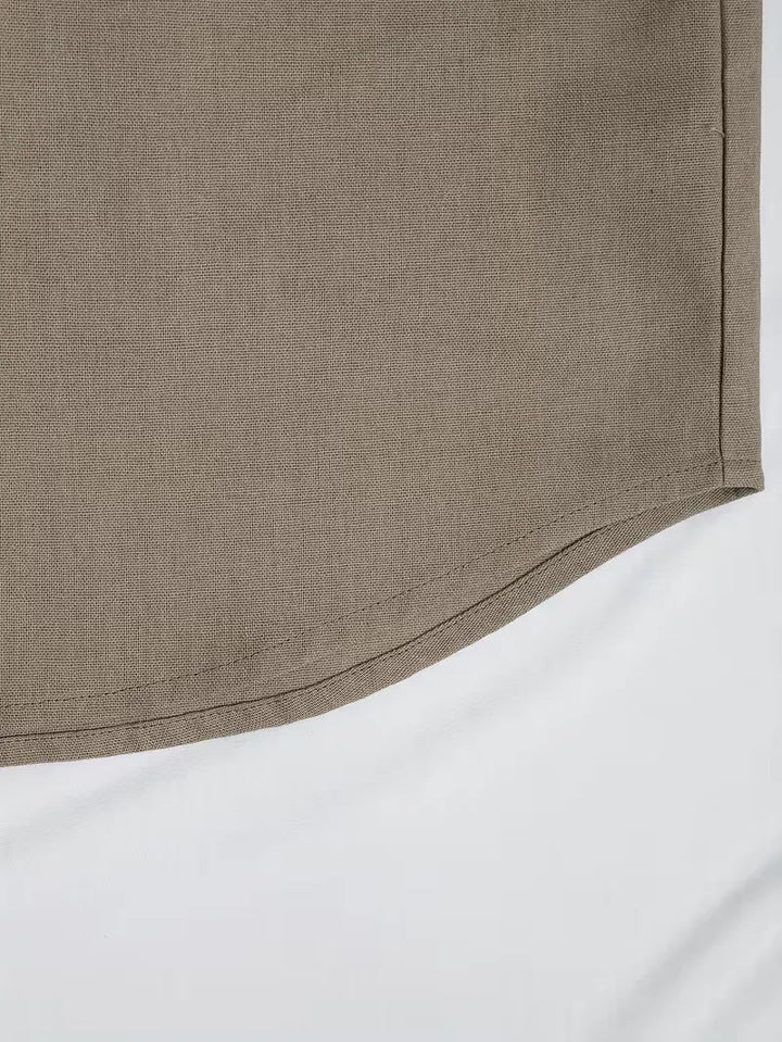 Elegant khaki herenshirt, lange mouwen, V-hals, geschikt voor zowel dagelijks als smart casual.